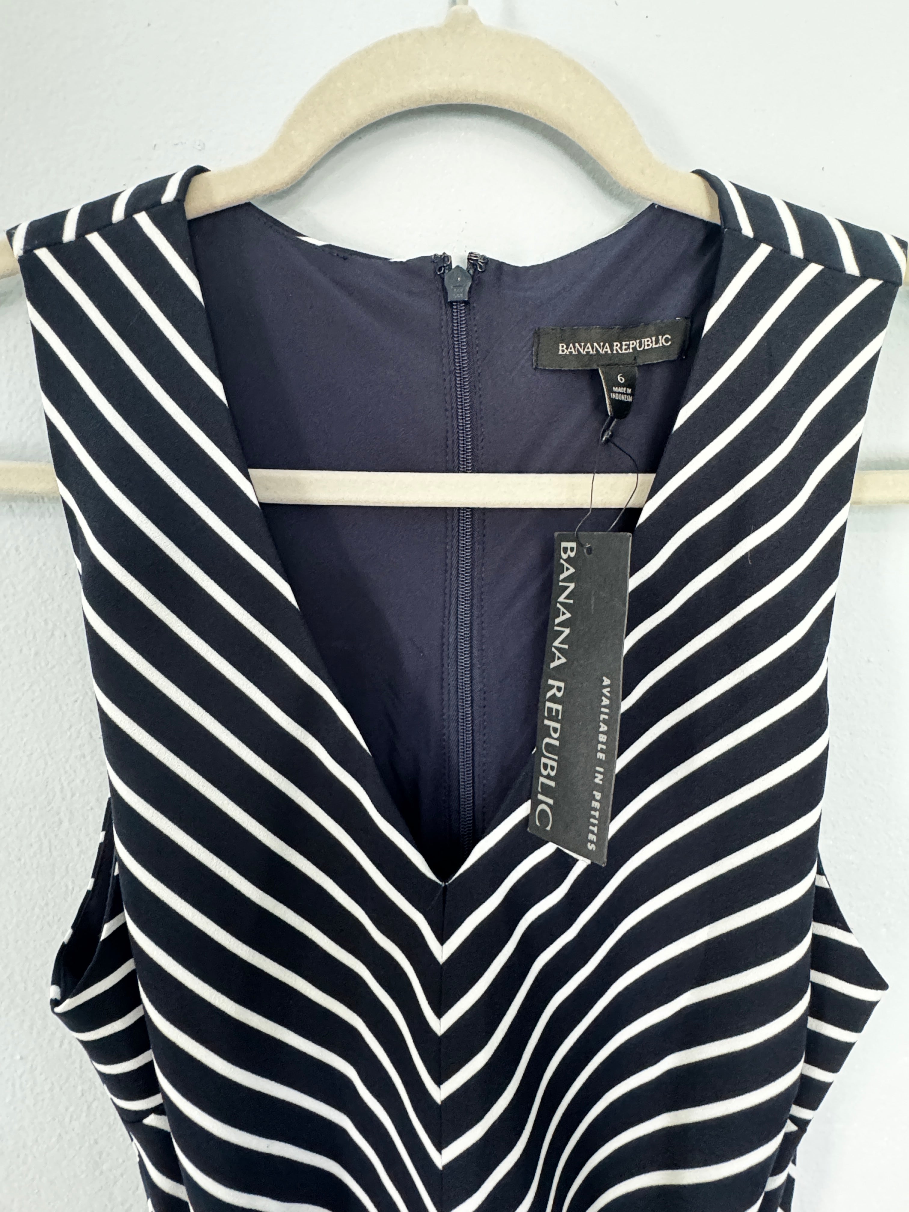 Banana Republic Navy Blue Jumpsuit with White Stripes – Size 6 (Small)